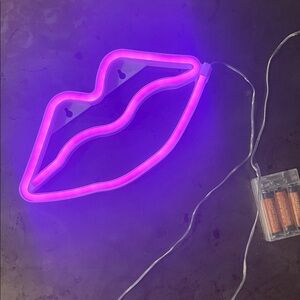 Purple Neon Lips Light
